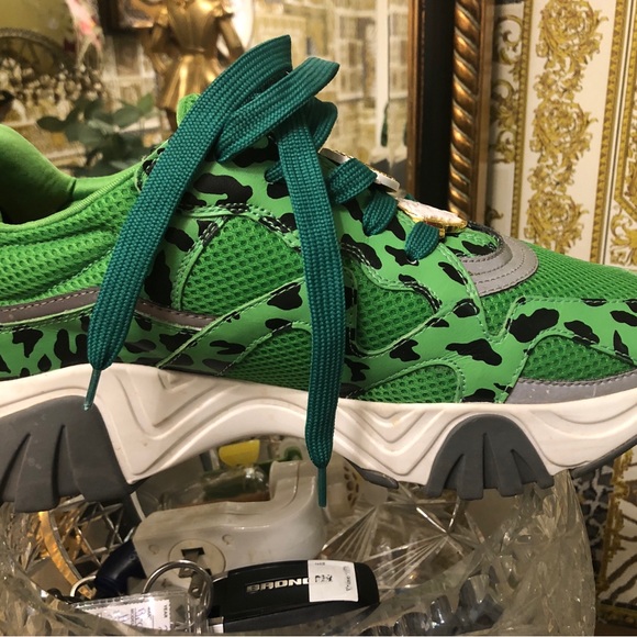 Women athletic shoes the white medusa is an add on - Picture 8 of 14